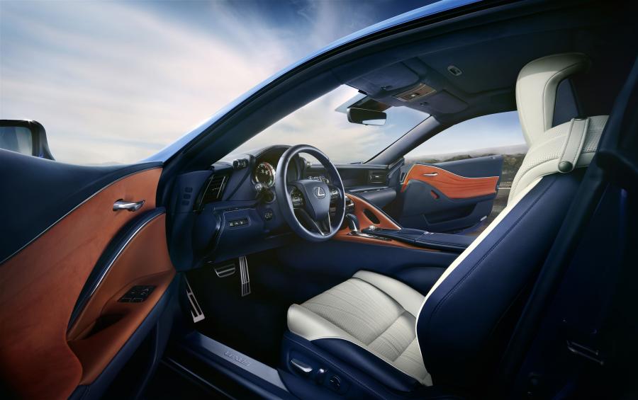  Lexus LC500h 2016 года  (EU) (фото 35 из 79)
